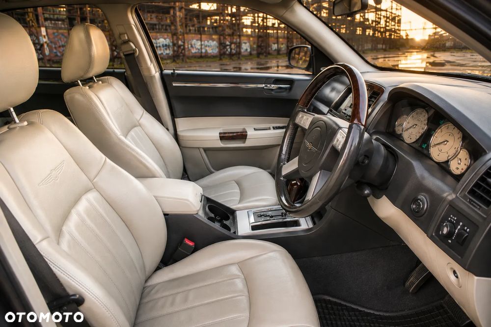 Chrysler 300C 3.5 V6 - 6