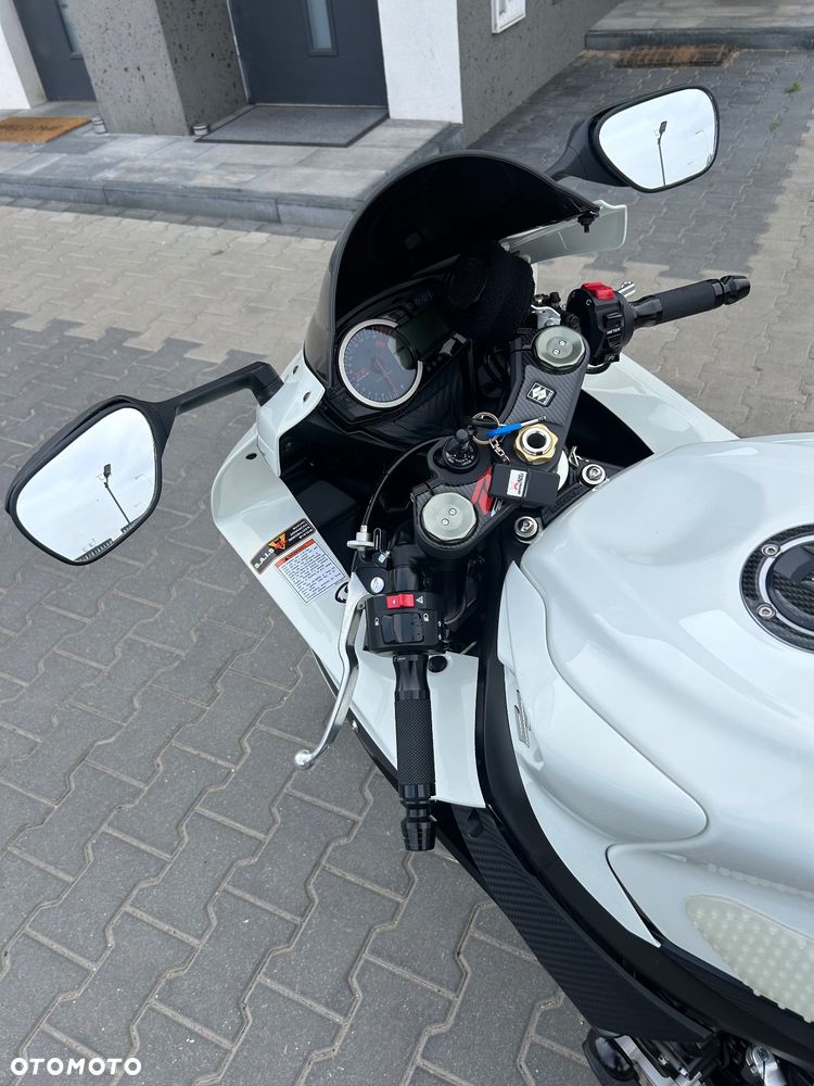 Suzuki GSX-R - 16