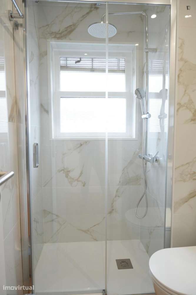 Quarto - localizado em Mafamude Porto - Grande imagem: 5/10
