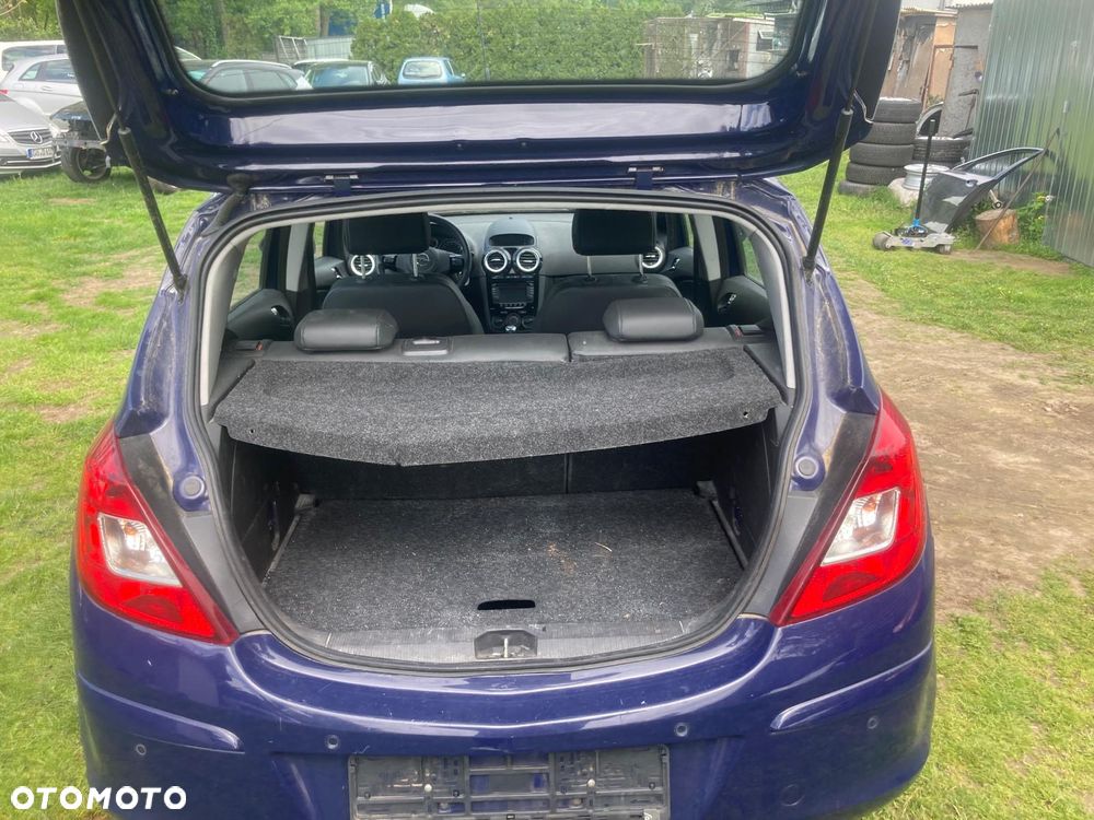 Opel Corsa 1.4 16V Cosmo - 8