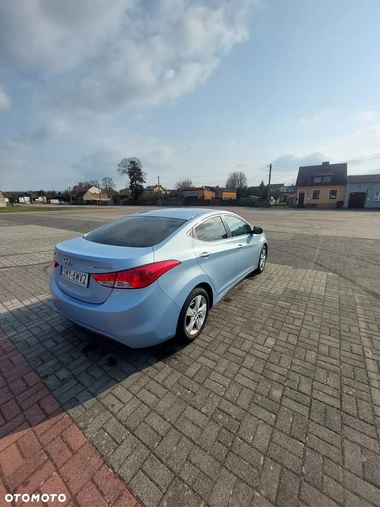 Hyundai Elantra 1.6 Classic + - 15