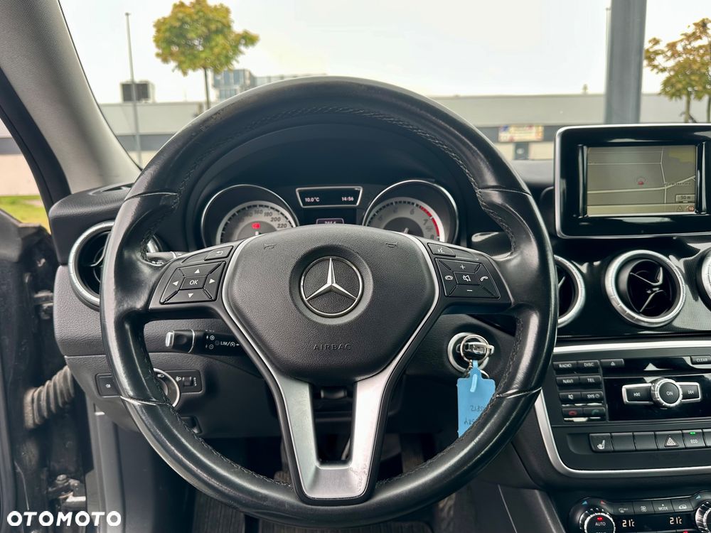 Mercedes-Benz CLA 180 Urban - 11