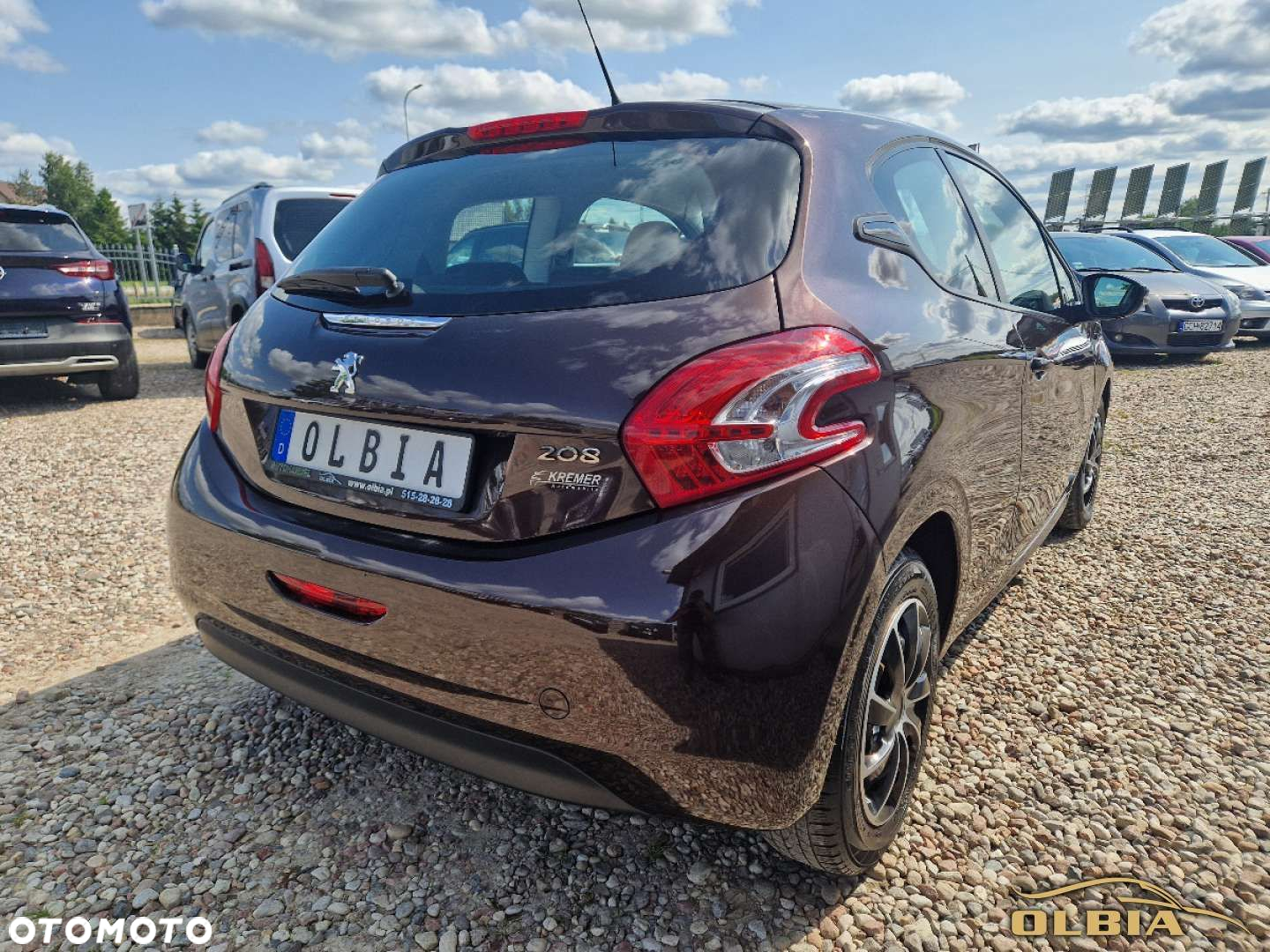 Peugeot 208 - 8