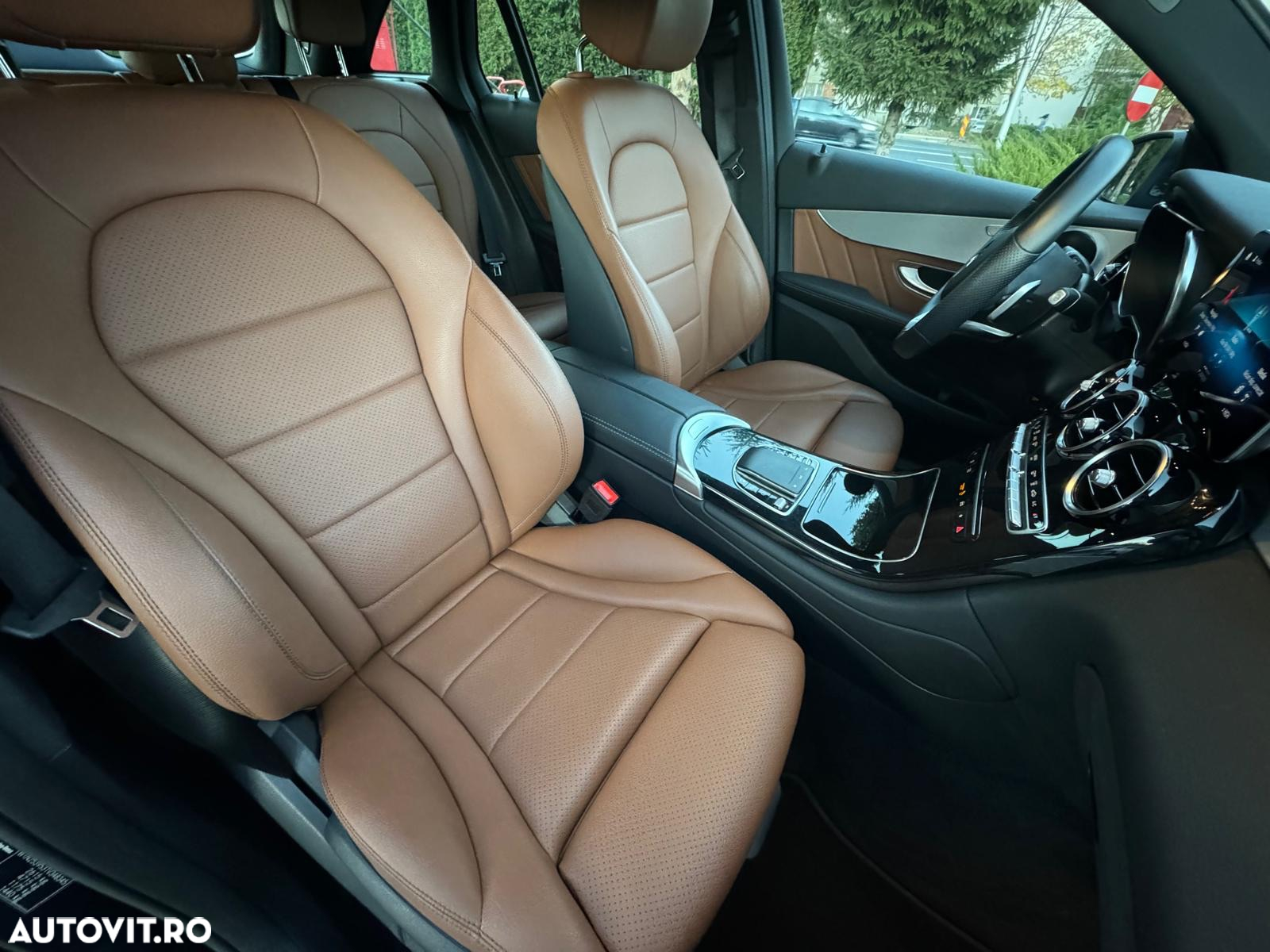 Mercedes-Benz GLC 300 e 4Matic 9G-TRONIC AMG Line - 11