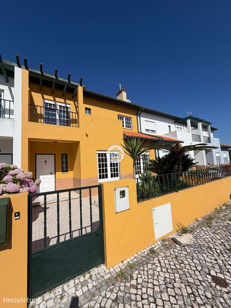 Moradia T4 no centro de Cantanhede com dois pisos e terraço. - Grande imagem: 2/60