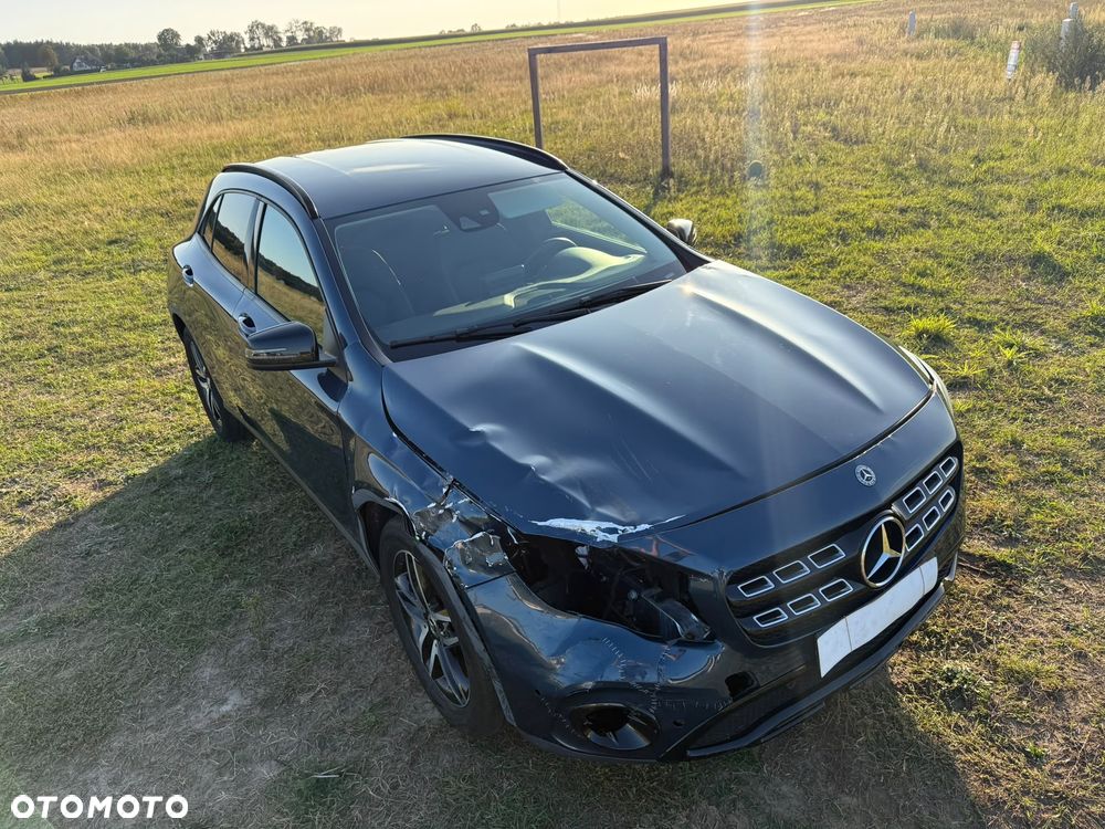 Mercedes-Benz GLA 200 7G-DCT Activity Edition - 17