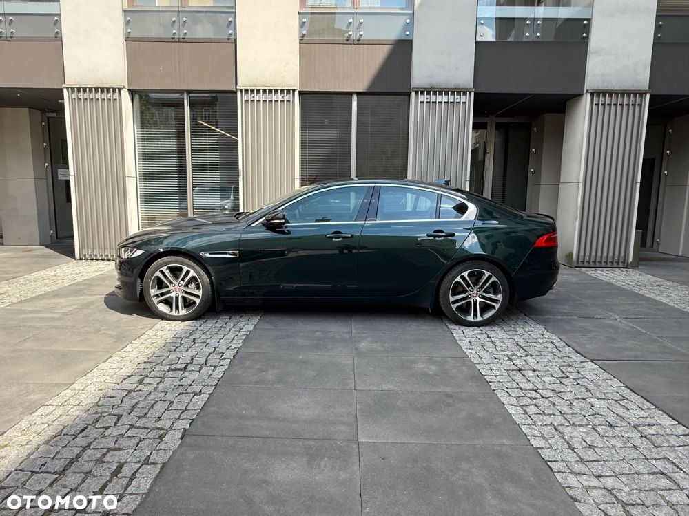 Jaguar XE - 4