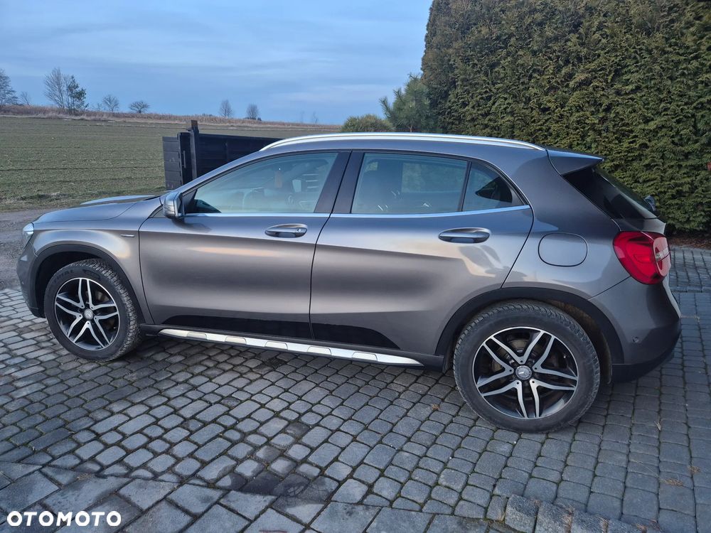 Mercedes-Benz GLA 180 Activity Edition - 5