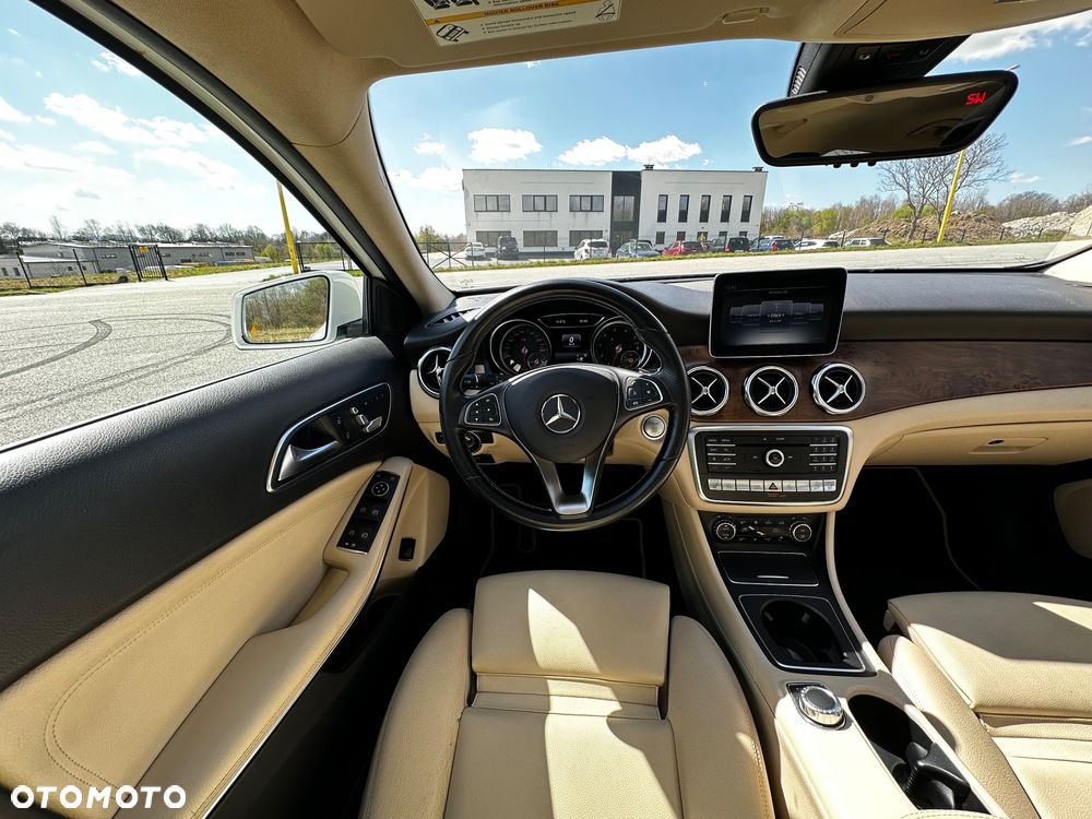 Mercedes-Benz GLA 250 4Matic 7G-DCT - 13