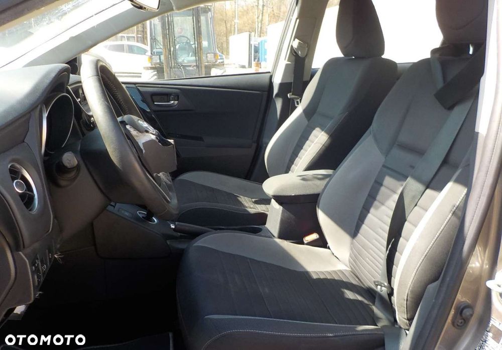 Toyota Auris - 21