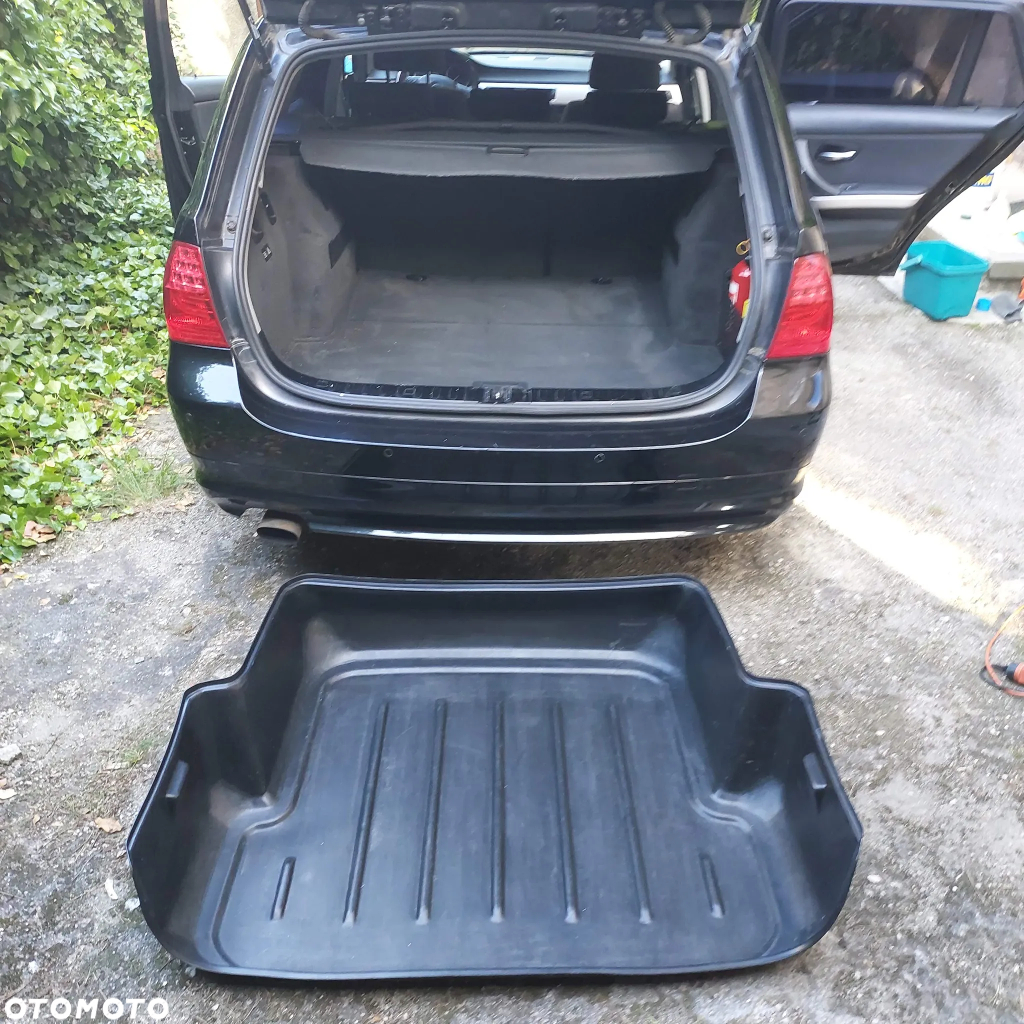 BMW Seria 3 318i Touring - 16