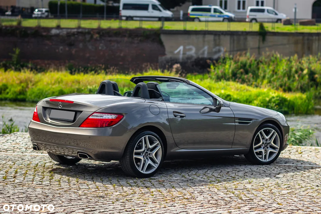 Mercedes-Benz SLK 200 (BlueEFFICIENCY) - 16