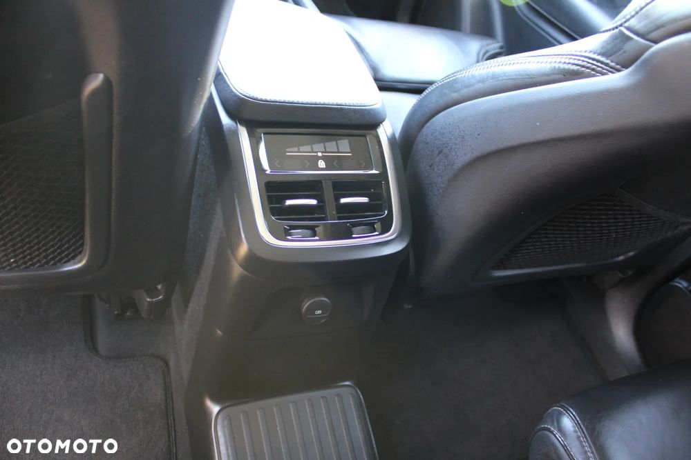 Volvo XC 90 T8 AWD Plug-In Hybrid Inscription 6os - 31