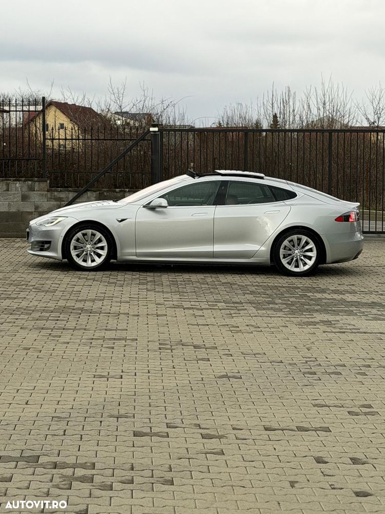 Tesla Model S - 10