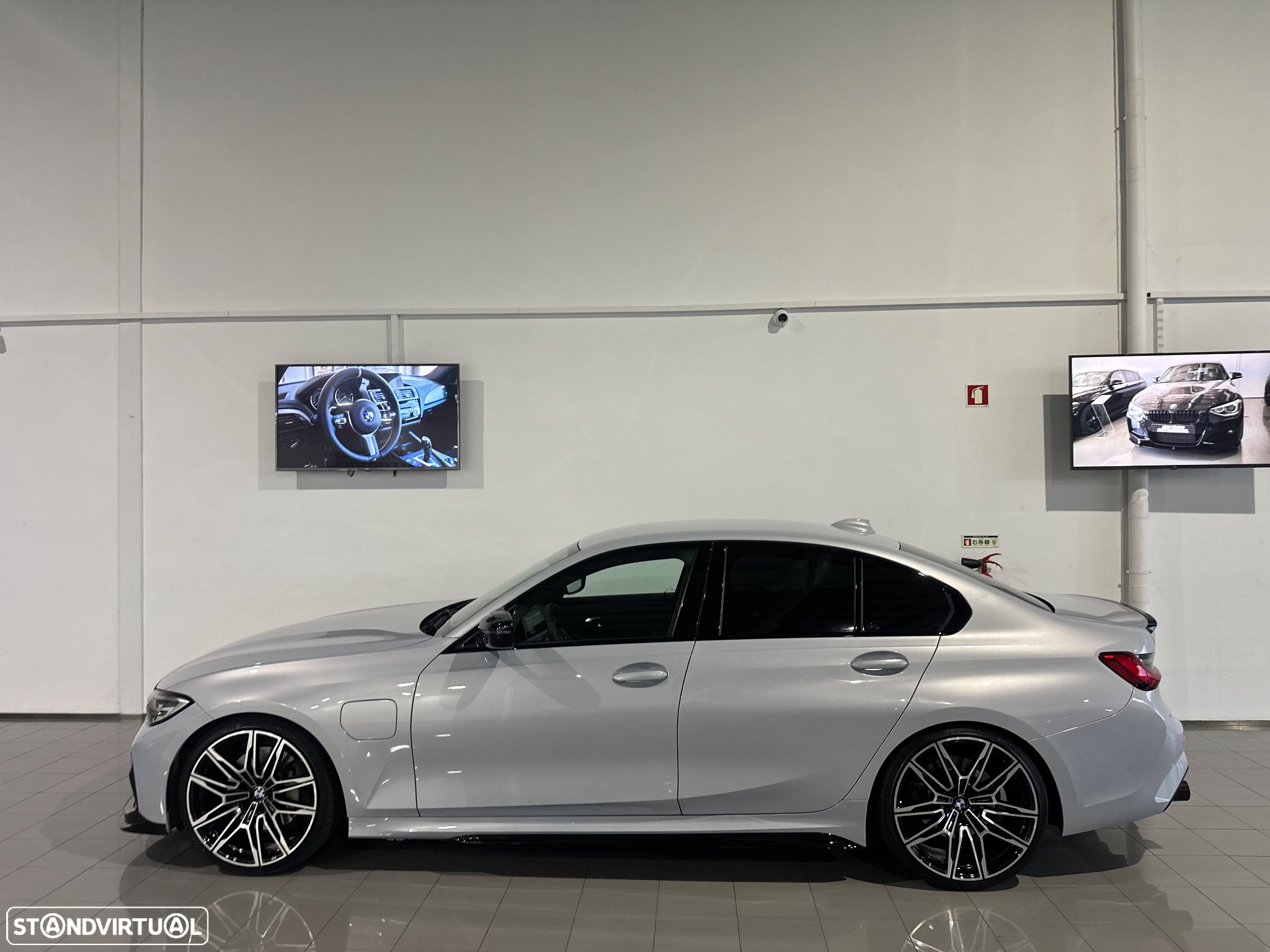 BMW 330 e Auto - 16