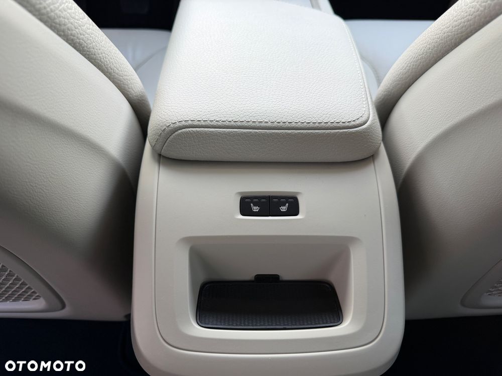 Volvo XC 60 B4 D AWD Plus Bright - 19