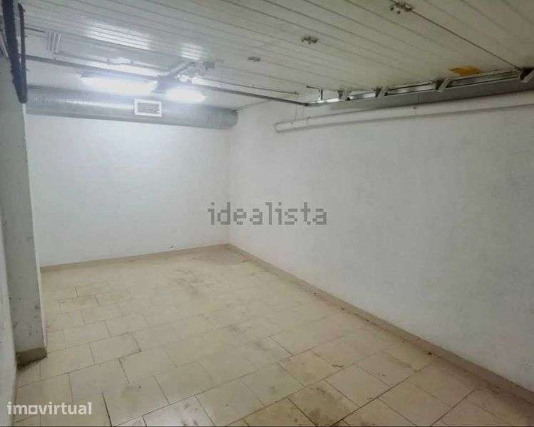 Aluga-se Garagem Fechada / Box 16m² – Parque das Oliveiras, Camarate - Grande imagem: 4/6