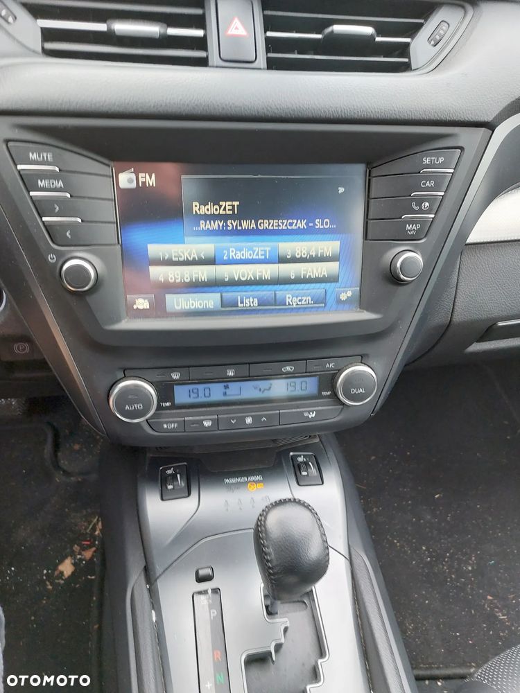 Toyota Avensis 1.8 Premium MS - 3