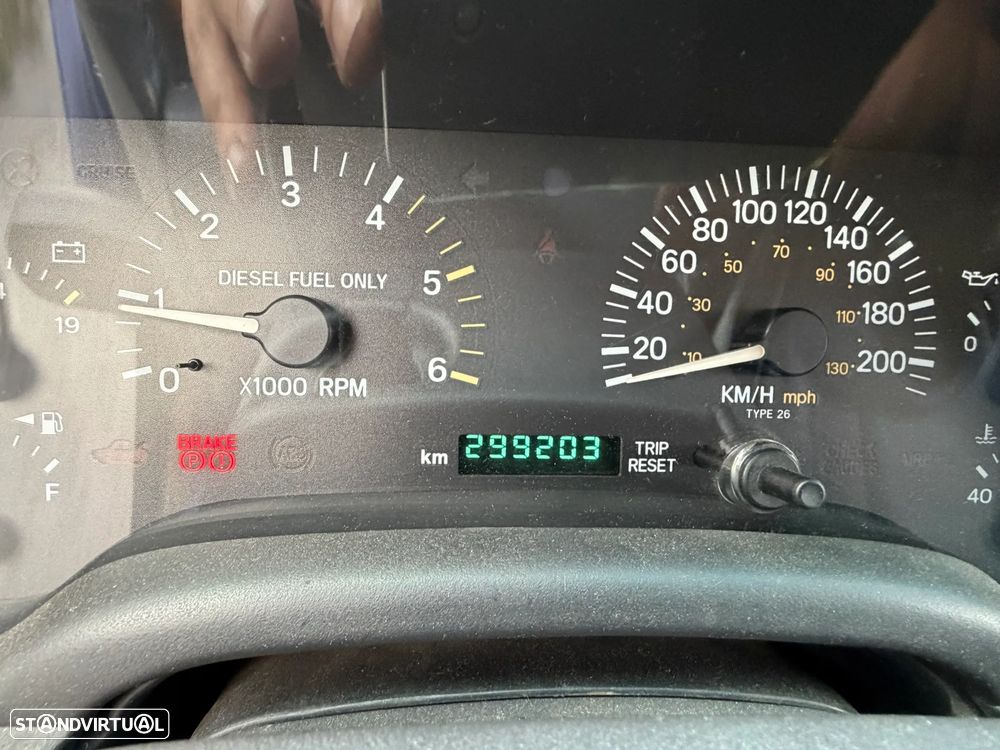 Jeep Cherokee 2.5 TD Sport Oficial - 12