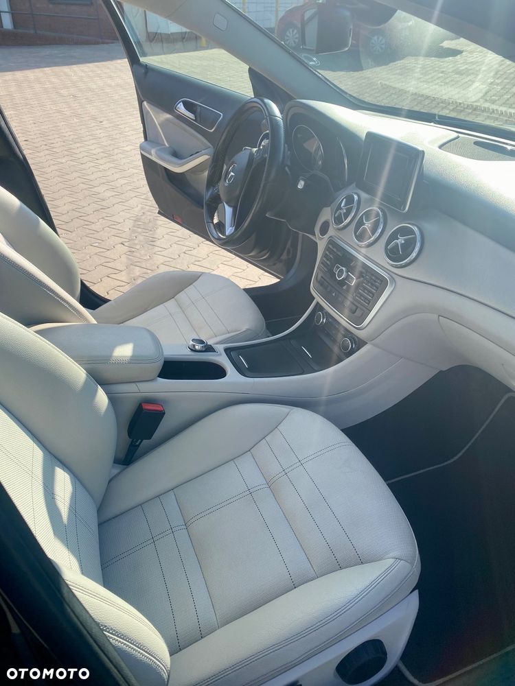 Mercedes-Benz GLA - 12