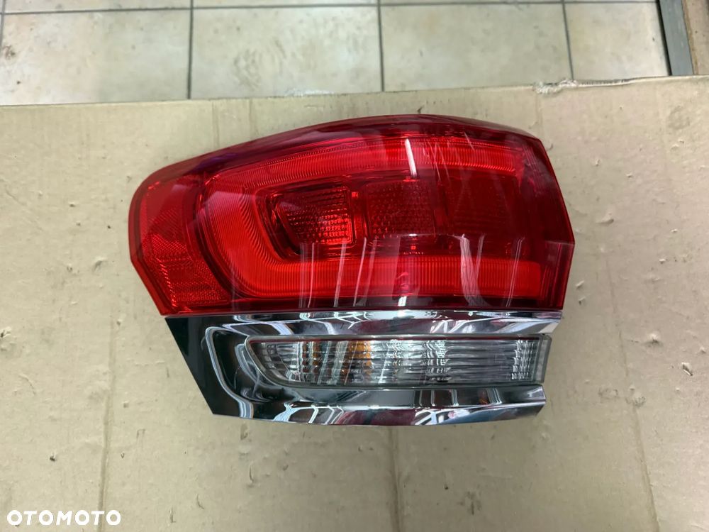 Reflektor / lampa tylna Jeep Grand Cherokee 17' - lewa strona - oryginalna - 1