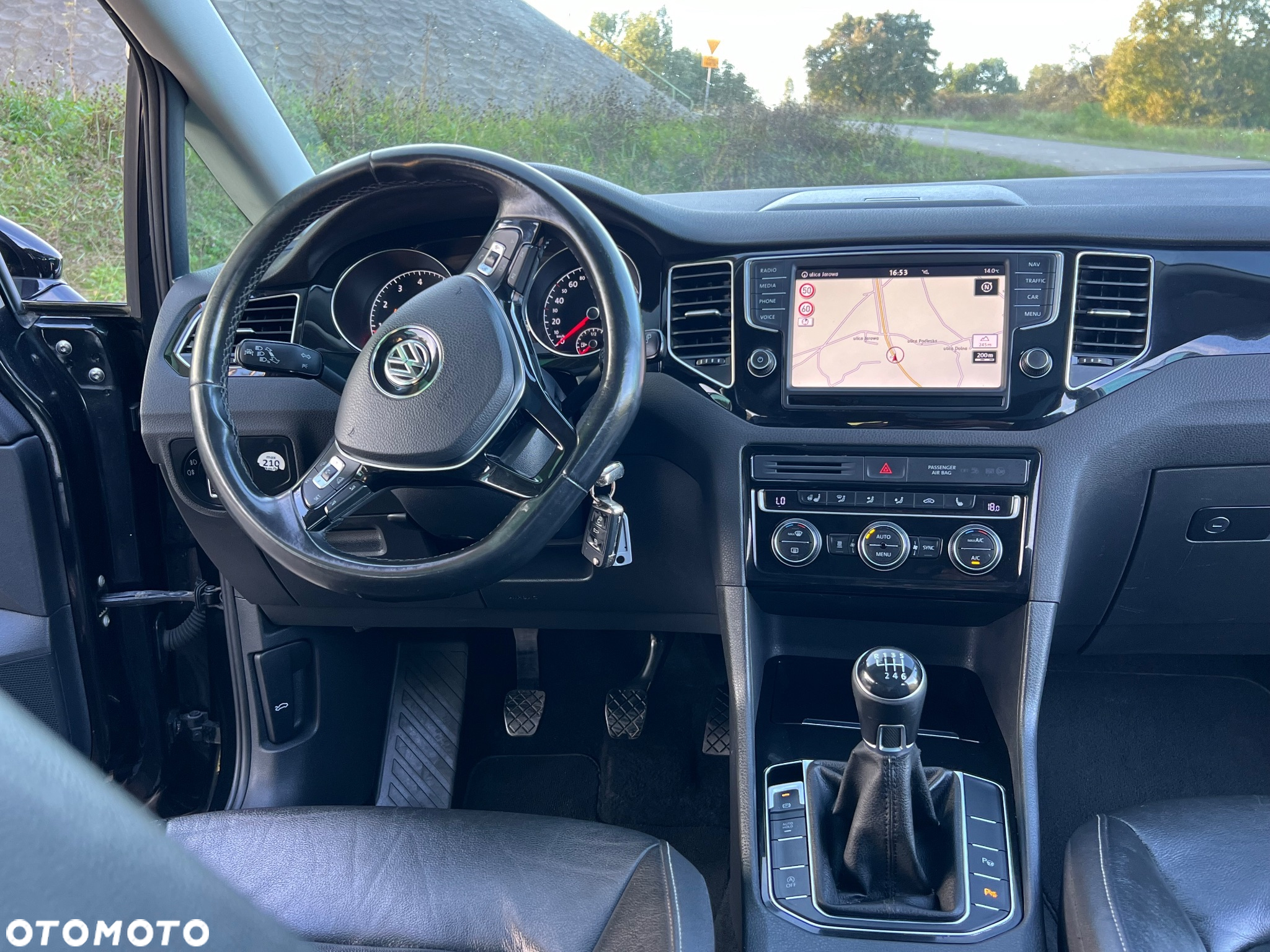 Volkswagen Golf Sportsvan - 24