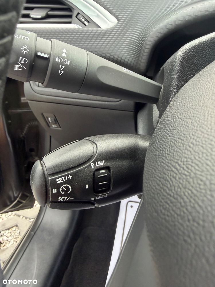 Peugeot 208 1.2 VTi Active Pack - 26