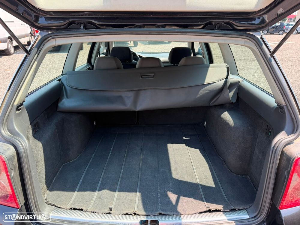 VW Passat 1.9 TDi Confortline Tip - 16