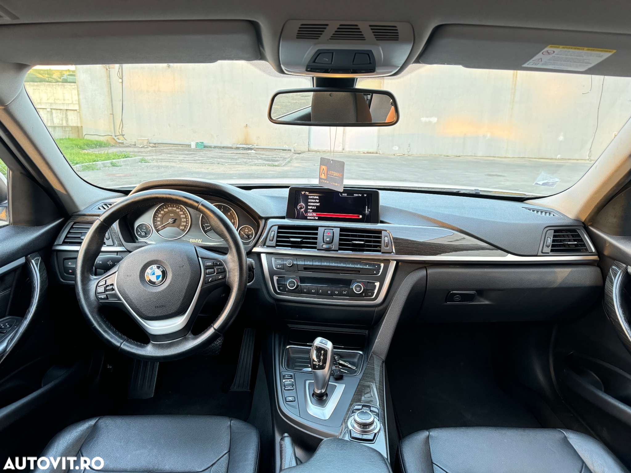 BMW Seria 3 320d Aut. Luxury Line - 7