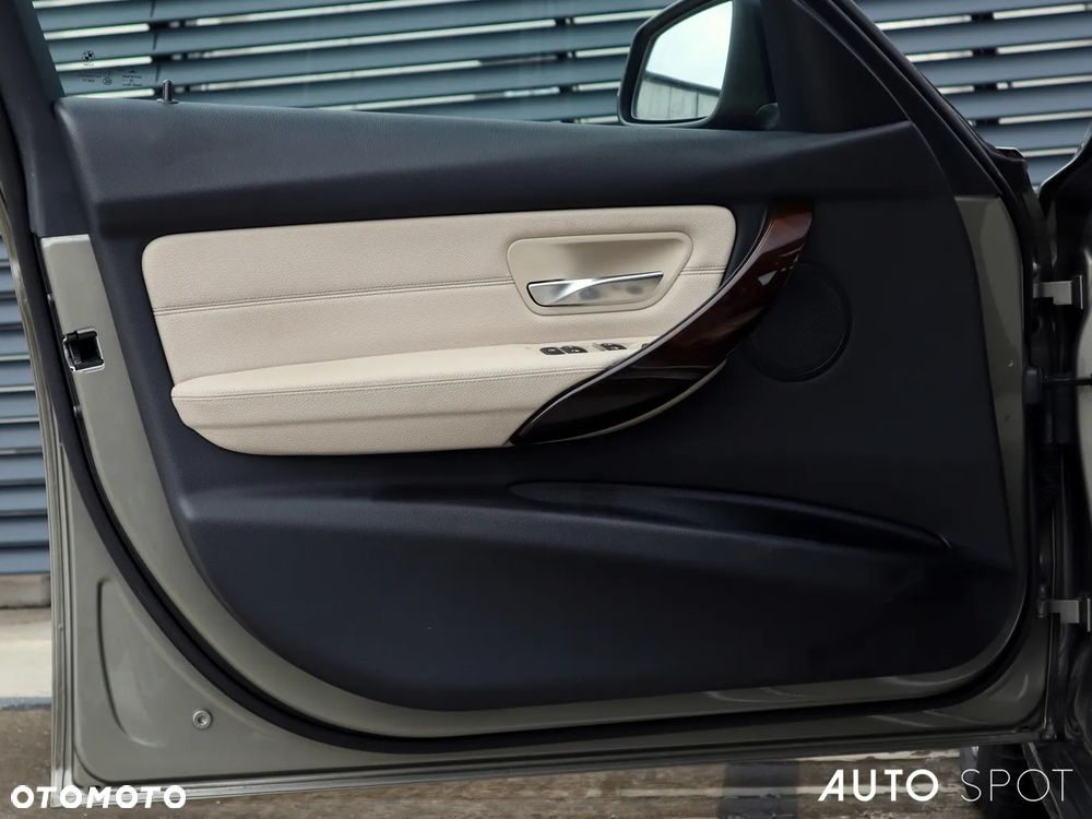 BMW Seria 3 320d xDrive Advantage - 11
