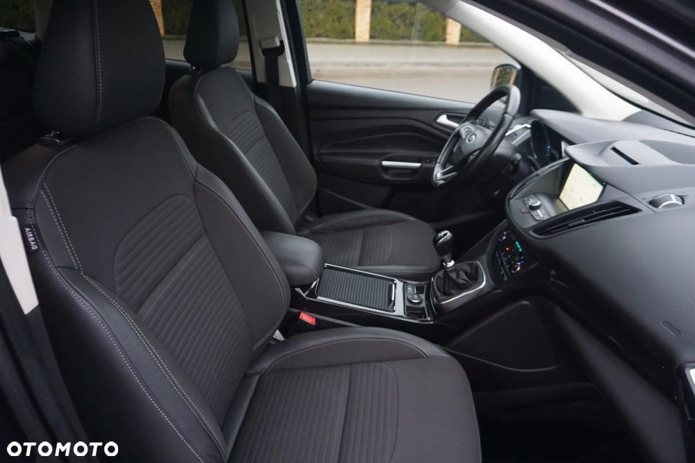 Ford Kuga 2.0 TDCi 2x4 Titanium - 15