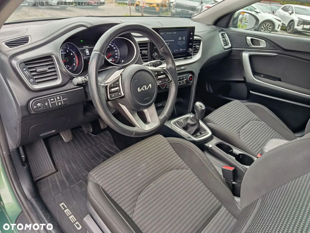 Kia Ceed 1.5 T-GDI M - 10