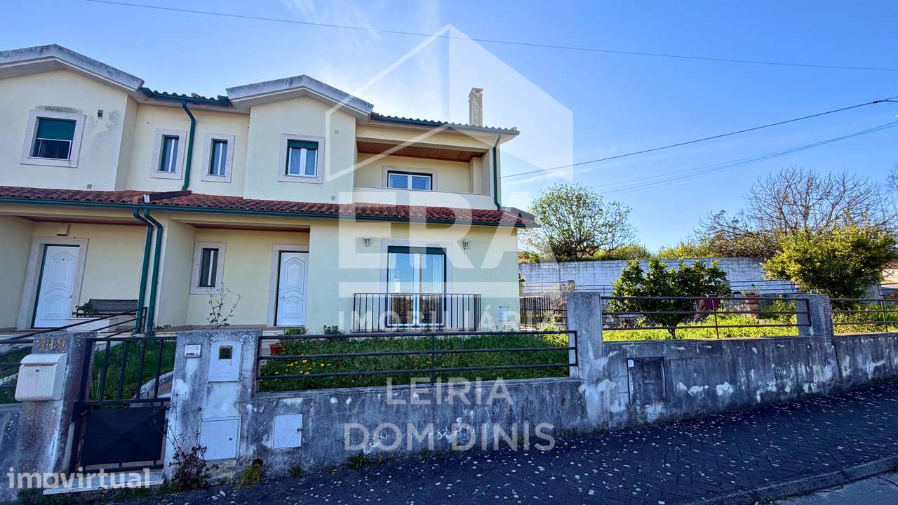 Moradia T4 localizada na zona de Lourais, Leiria - Grande imagem: 4/34