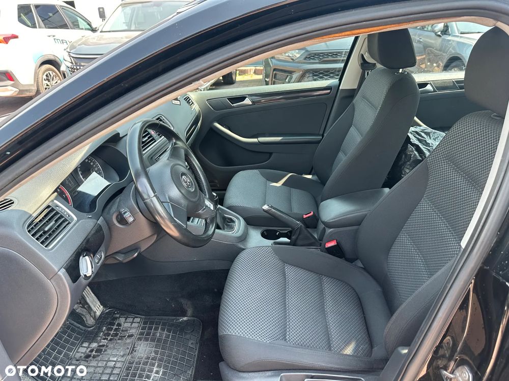 Volkswagen Jetta - 7