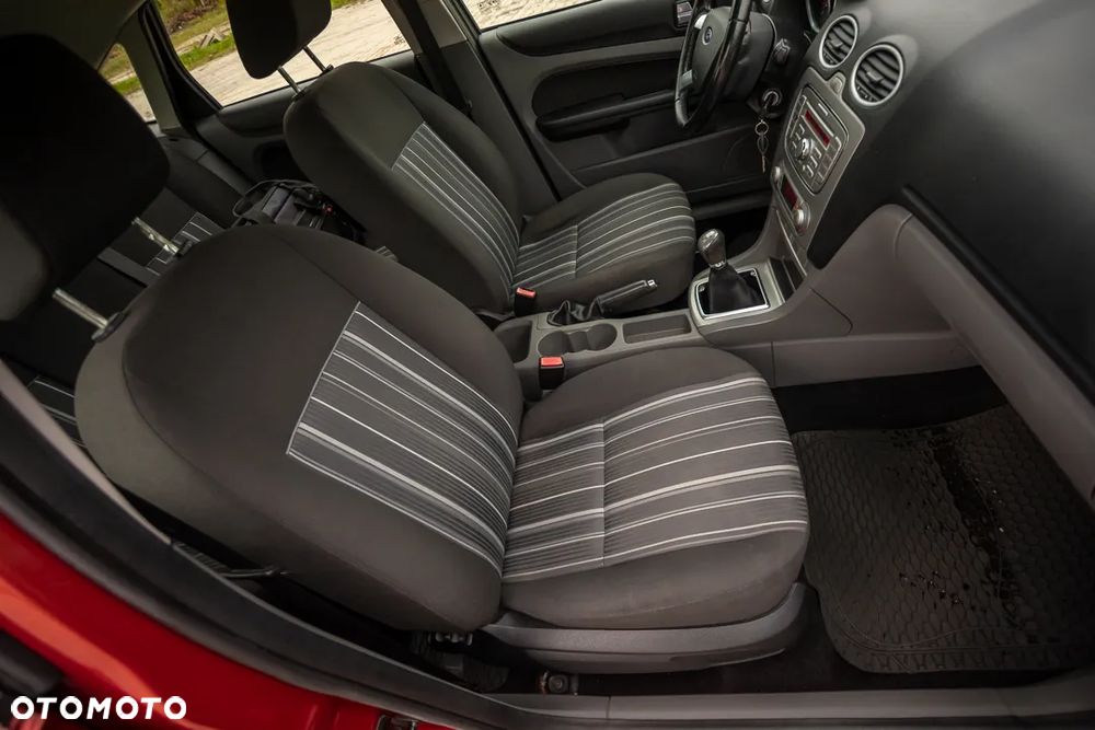 Ford Focus 1.6 16V Style+ - 23