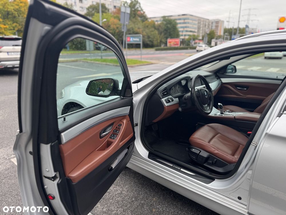 BMW Seria 5 525d Luxury Line - 29