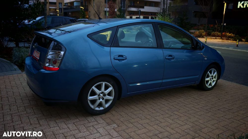 Toyota Prius (Hybrid) - 7