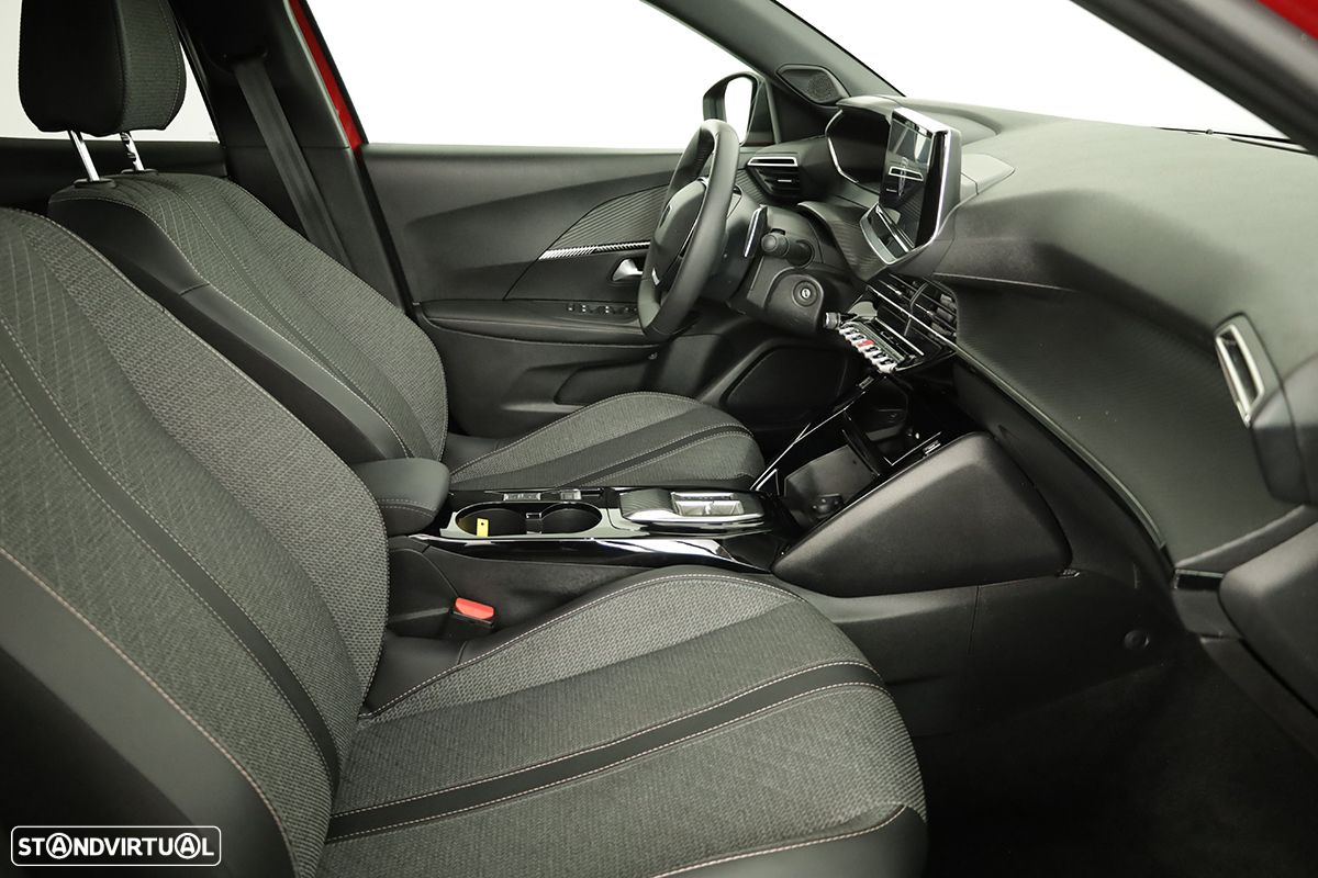 Peugeot 2008 1.2 PureTech Allure EAT8 - 21