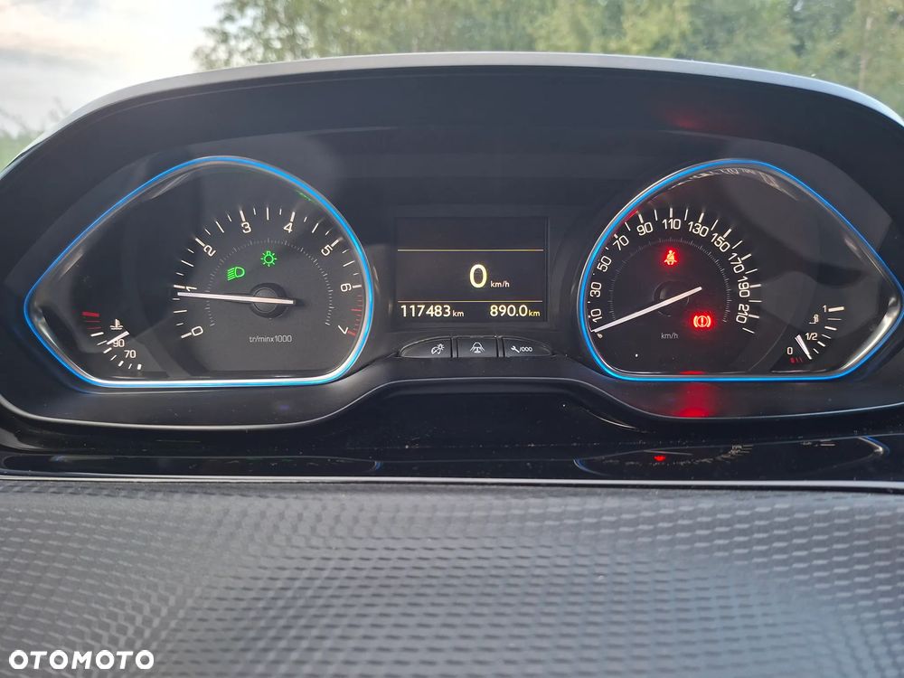 Peugeot 2008 1.2 Pure Tech Style S&S - 9