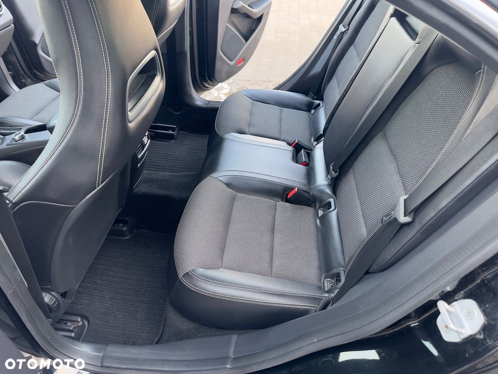 Mercedes-Benz CLA 180 Urban - 14