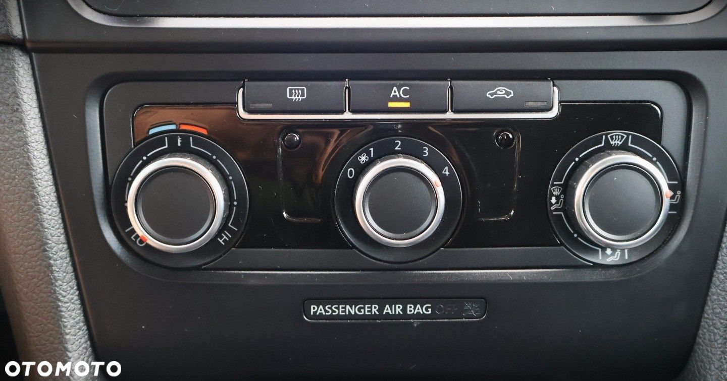 Volkswagen Golf - 22