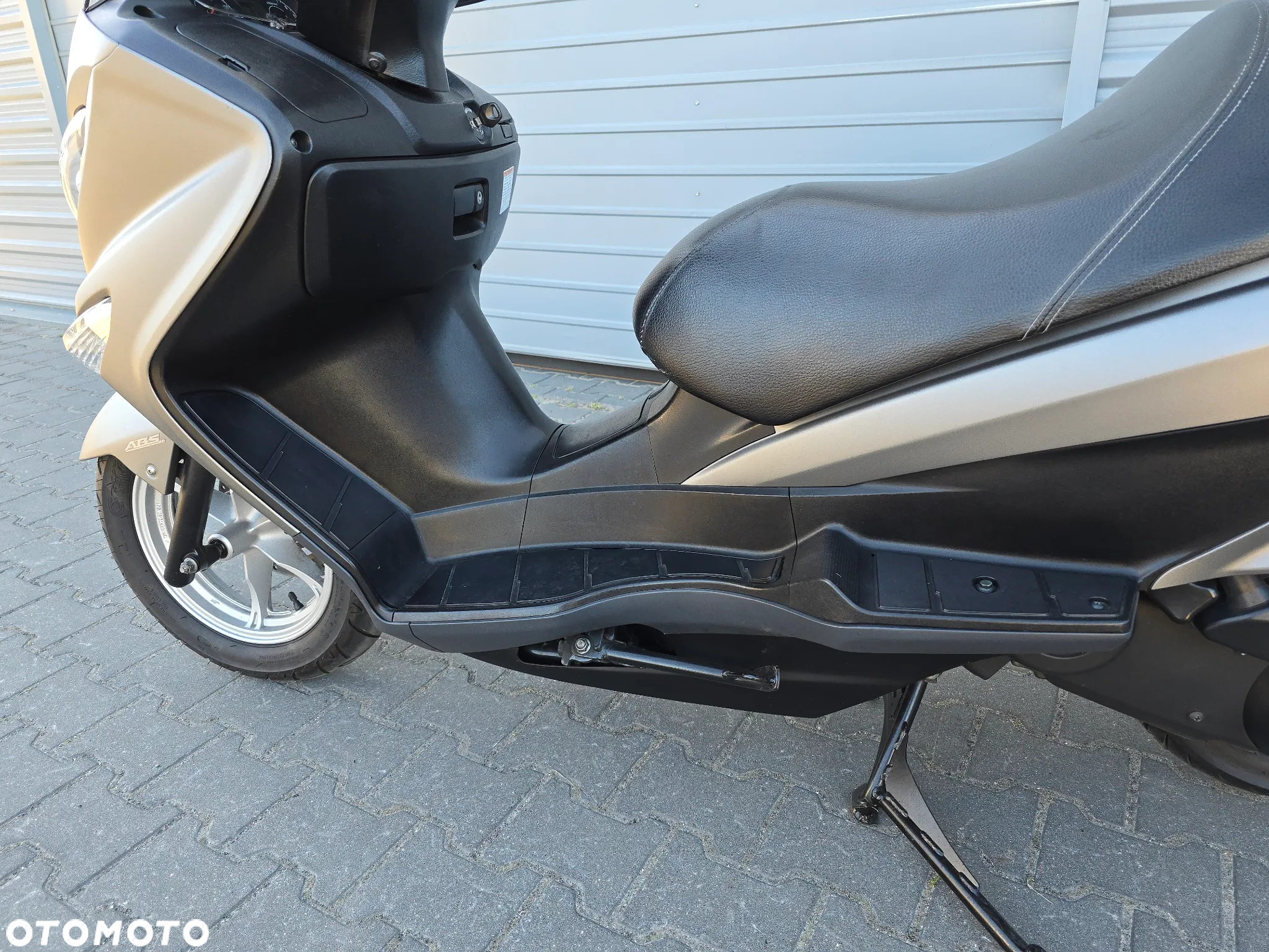 Suzuki Burgman - 16