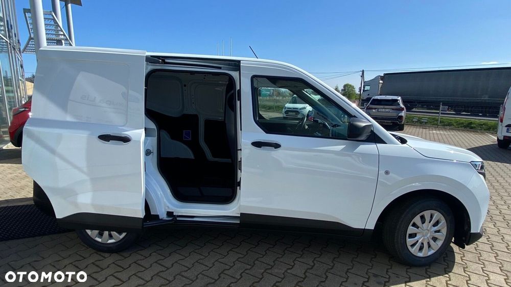Ford Transit Courier - 10