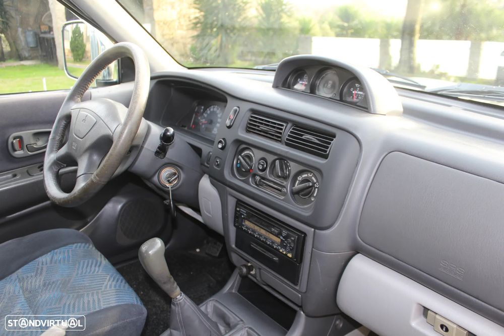 Mitsubishi Pajero Sport 2.5 TD GLS - 21