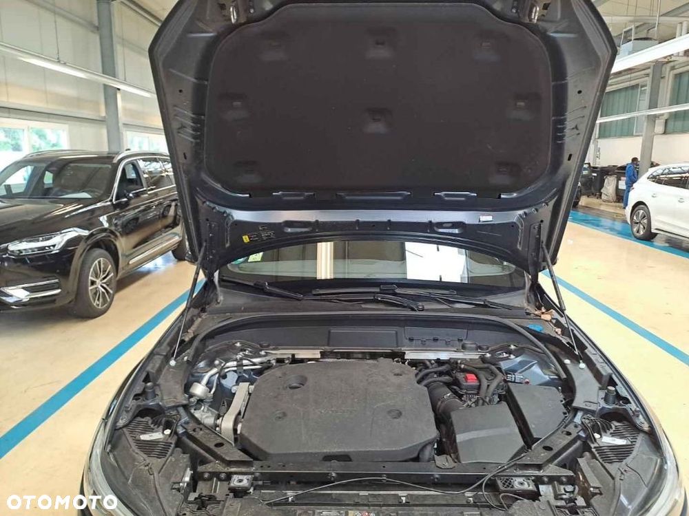 Volvo XC 60 B4 D AWD Ultimate Dark - 11