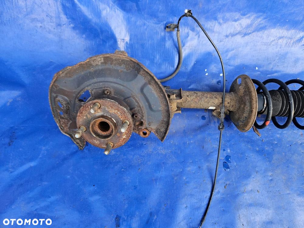 TOYOTA YARIS III 1.4 D4D ZWROTNICA PRAWA AMORTYZATOR - 2