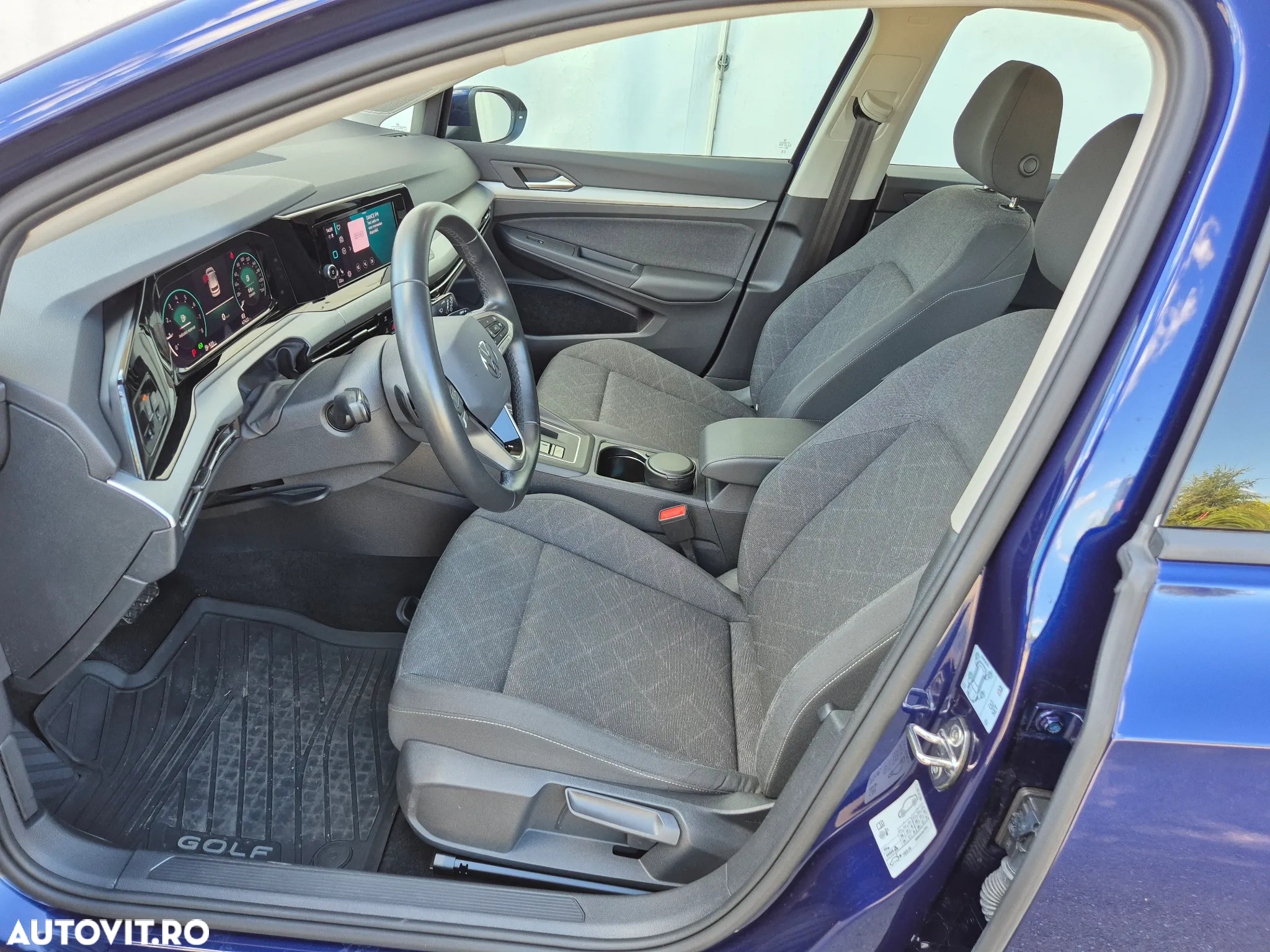 Volkswagen Golf 1.0 eTSI DSG MHEV Life - 11