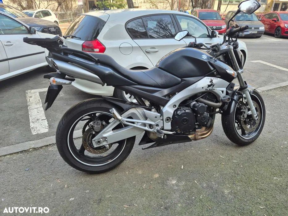 Suzuki GSR 600 - 2