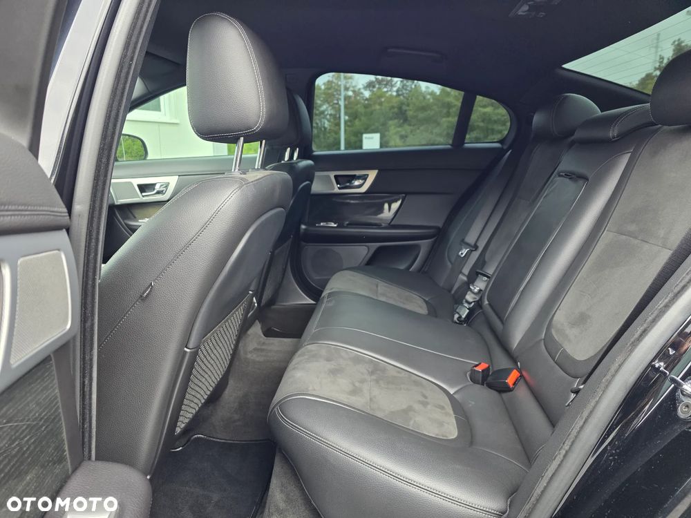 Jaguar XF 2.2 - 23