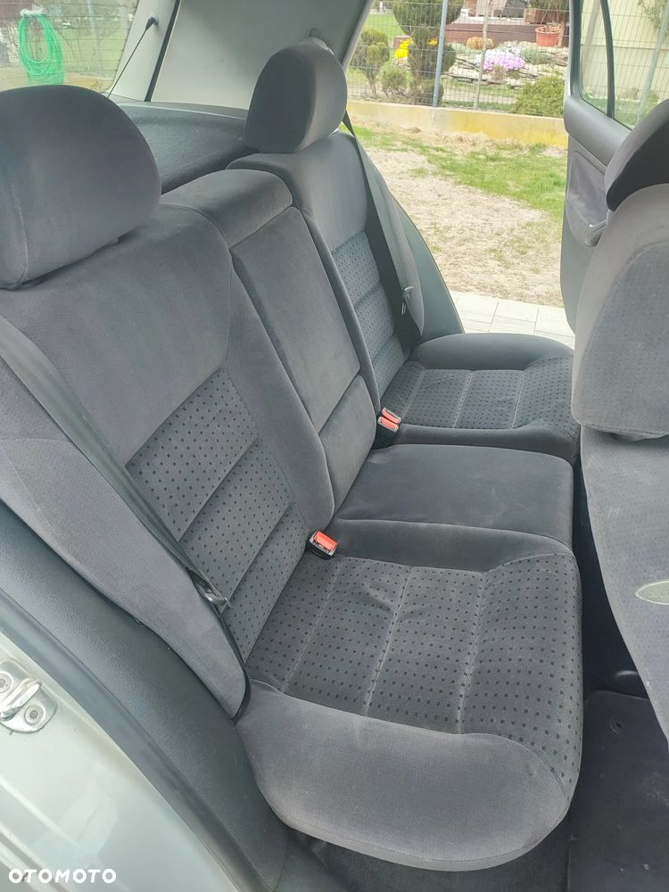 Volkswagen Golf 1.9 TDI Comfortline - 12